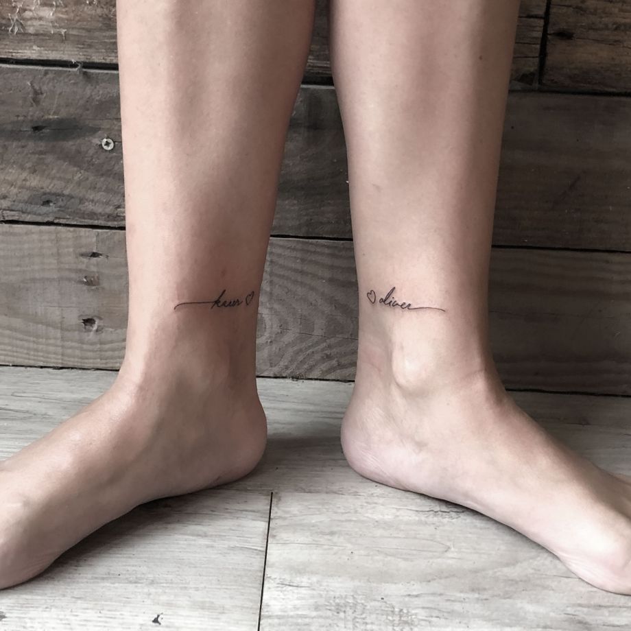 Tatuaje lettering "Karen y Oliver"
