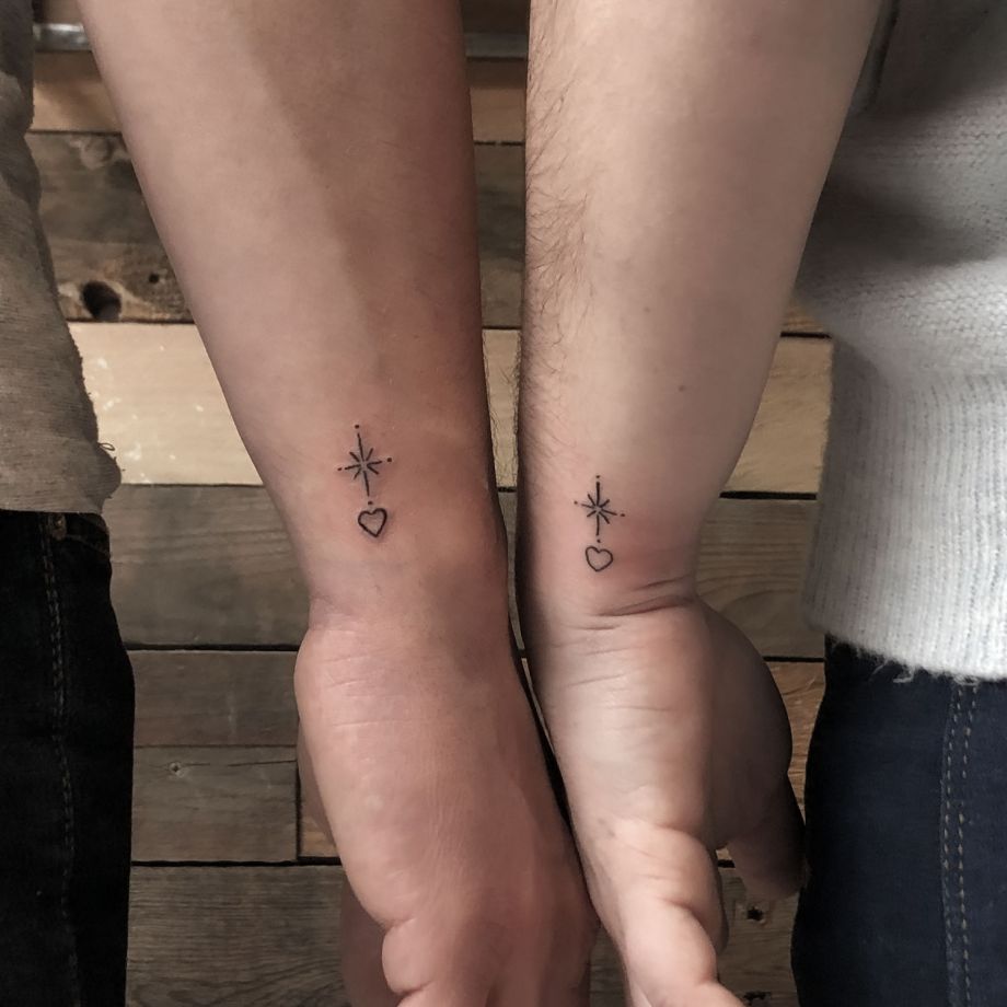 Tatuaje fine line de una estrella