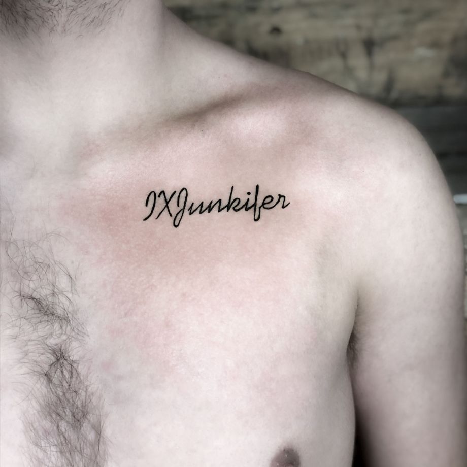 Tatuaje lettering de "JXJunkifer"