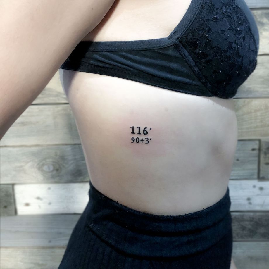 Tatuaje lettering de unos números