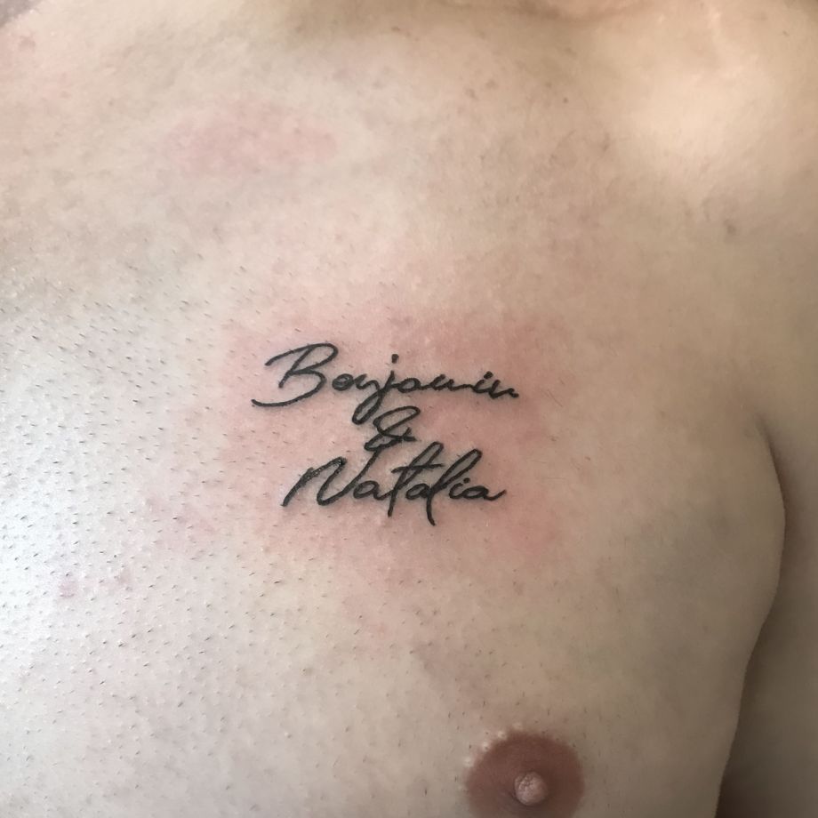 Tatuaje lettering de "Benjamín & Natalia"