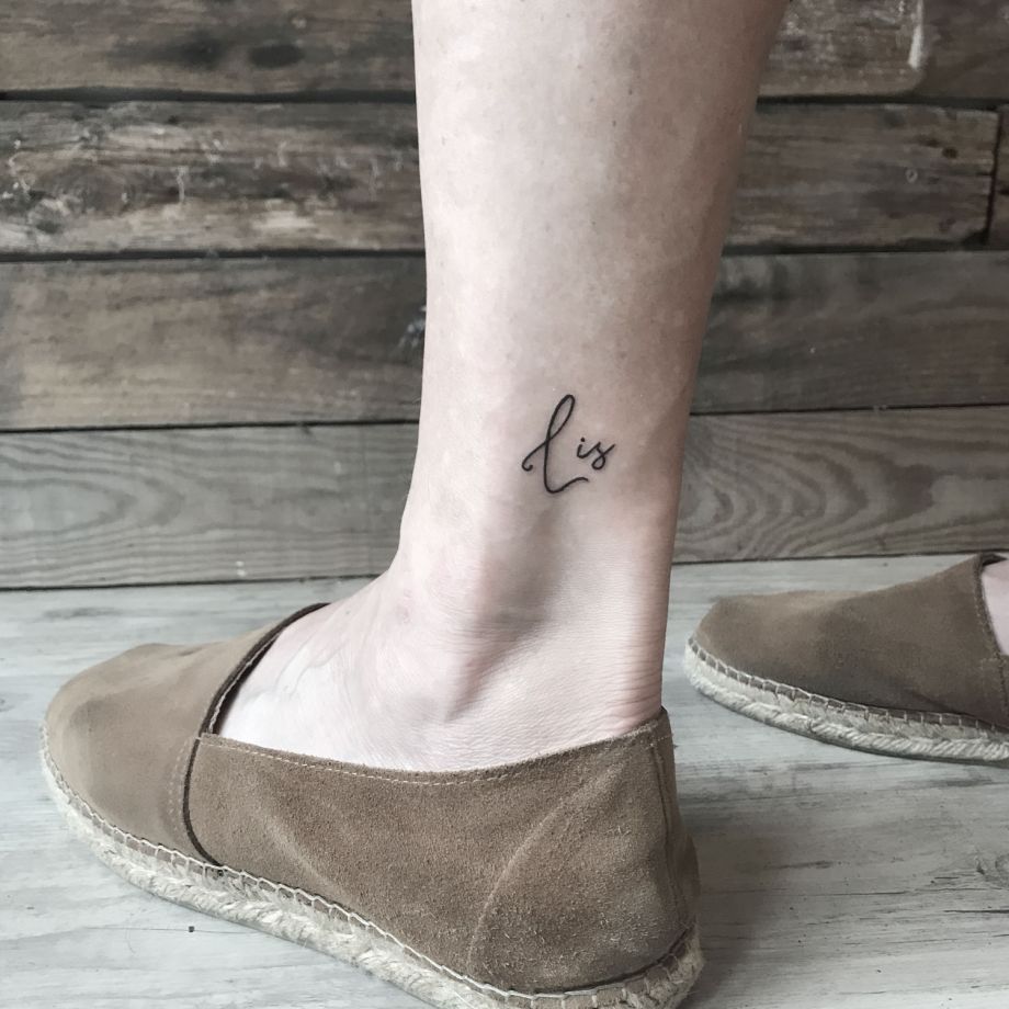 Tatuaje lettering "Lis"