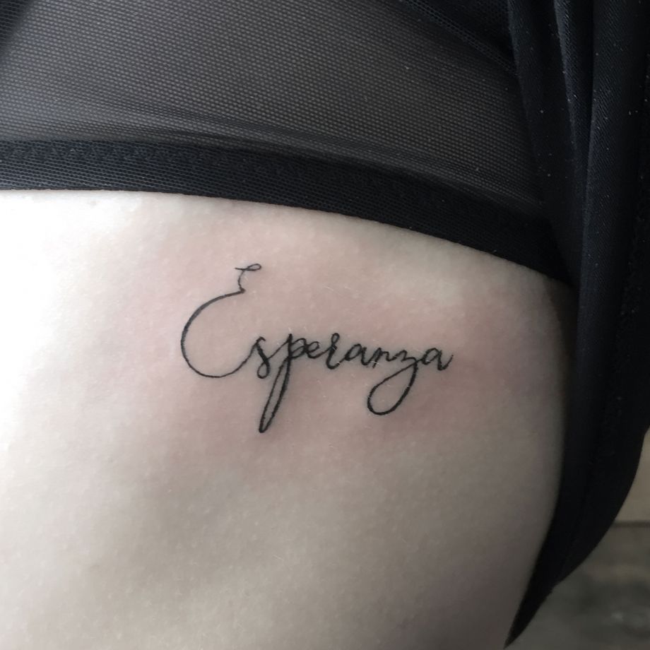 Tatuaje lettering de "esperanza"