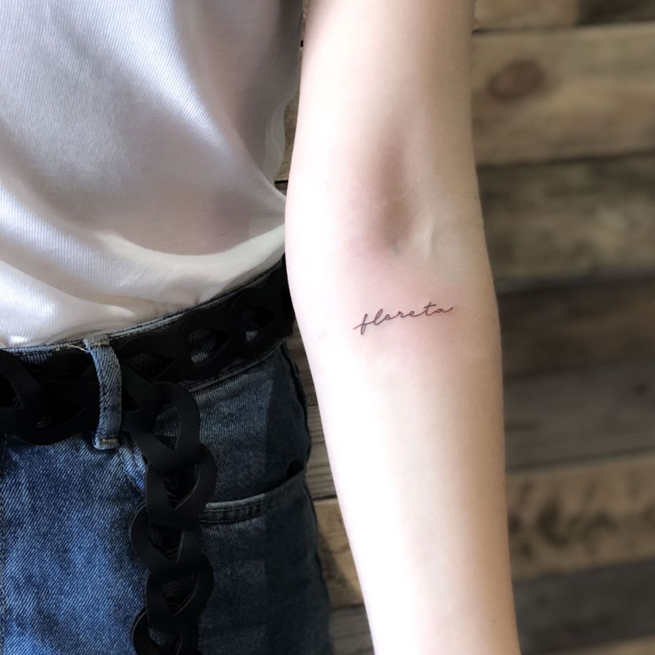 Tatuaje lettering "floreta"