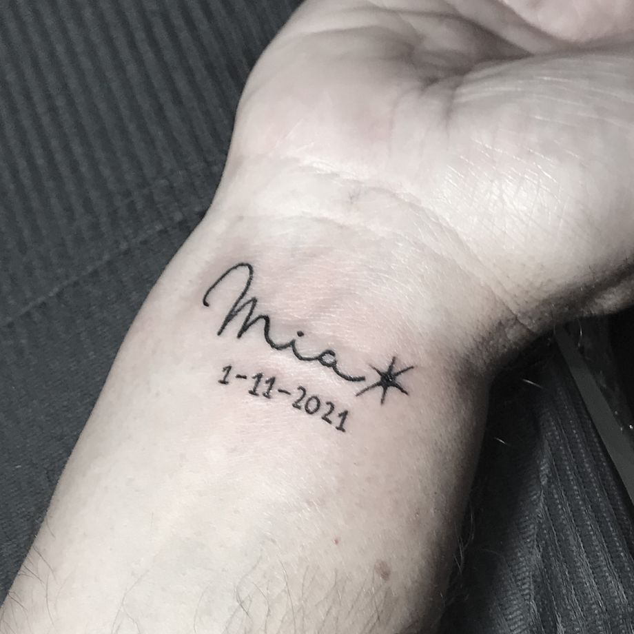 Tatuaje lettering "Mia"